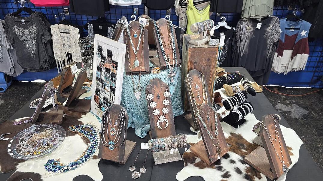 rider styles displaying handbags